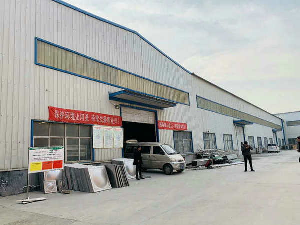 濟(jì)南不銹鋼水箱總裝成品車(chē)間